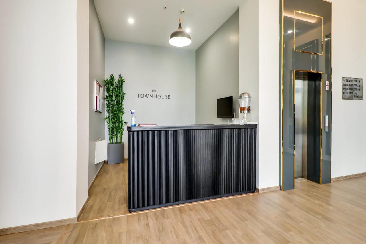 Super Townhouse Jashn Hotel Chinhat Ngoại thất bức ảnh