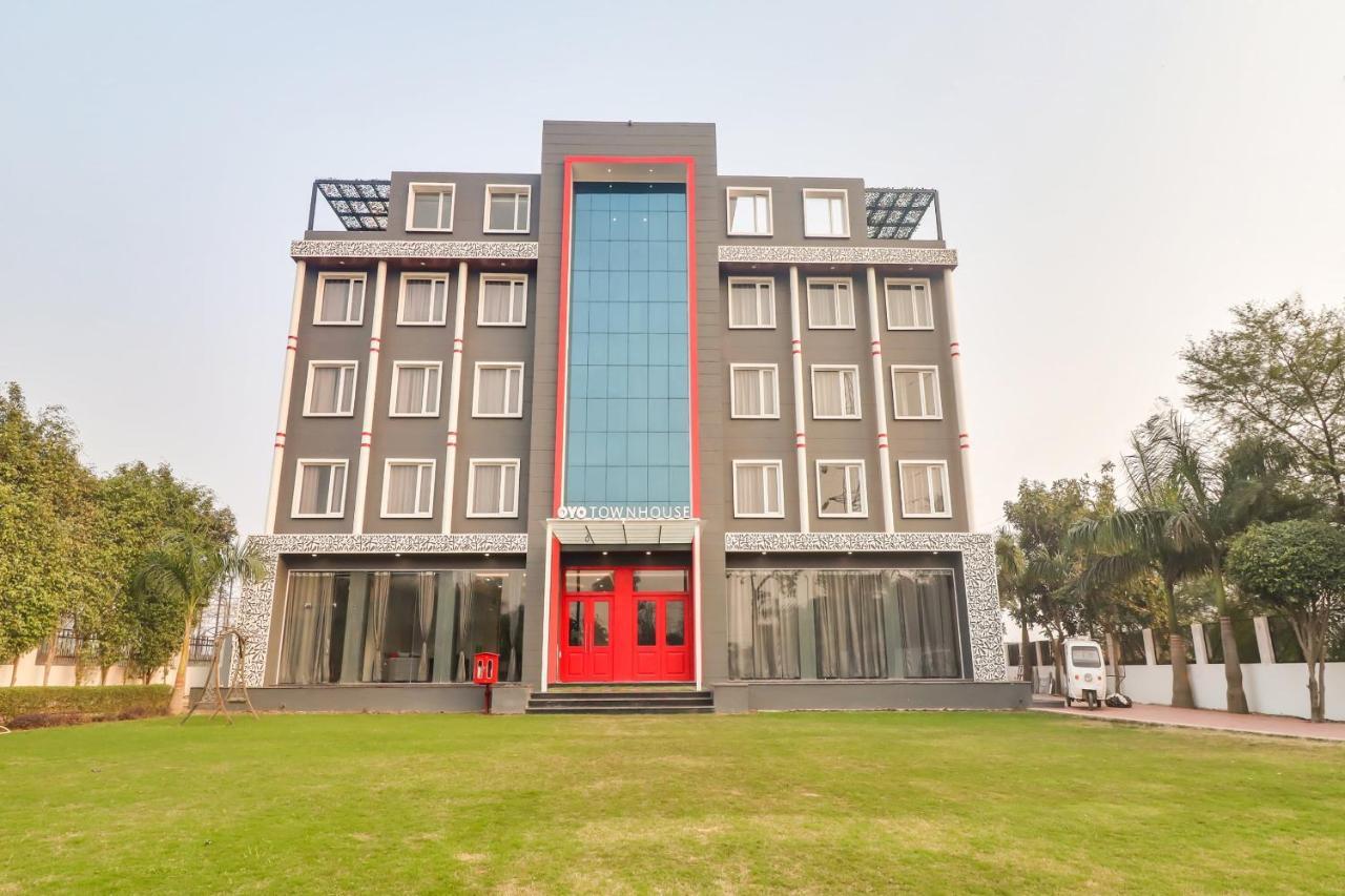 Super Townhouse Jashn Hotel Chinhat Ngoại thất bức ảnh