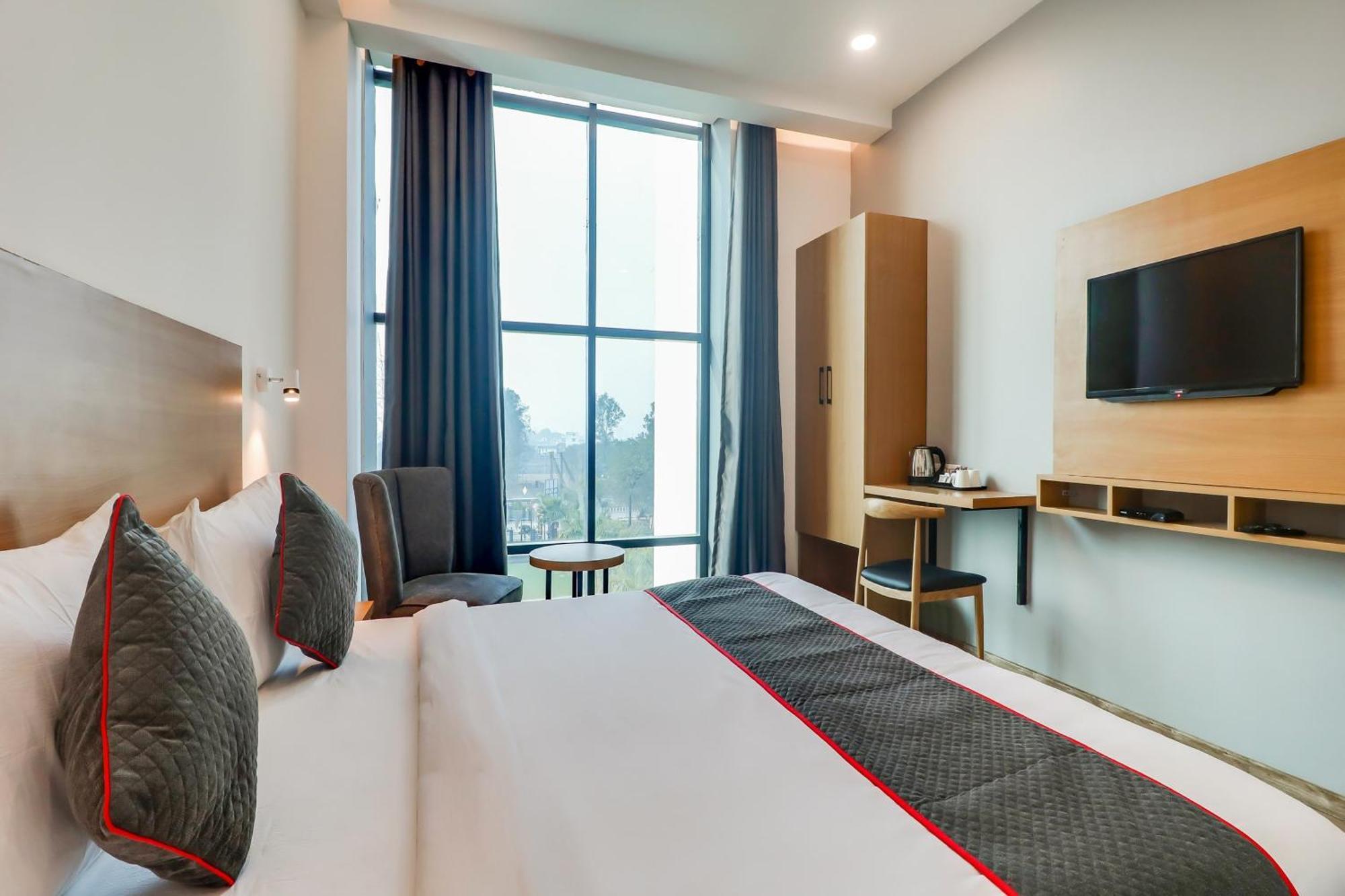 Super Townhouse Jashn Hotel Chinhat Ngoại thất bức ảnh