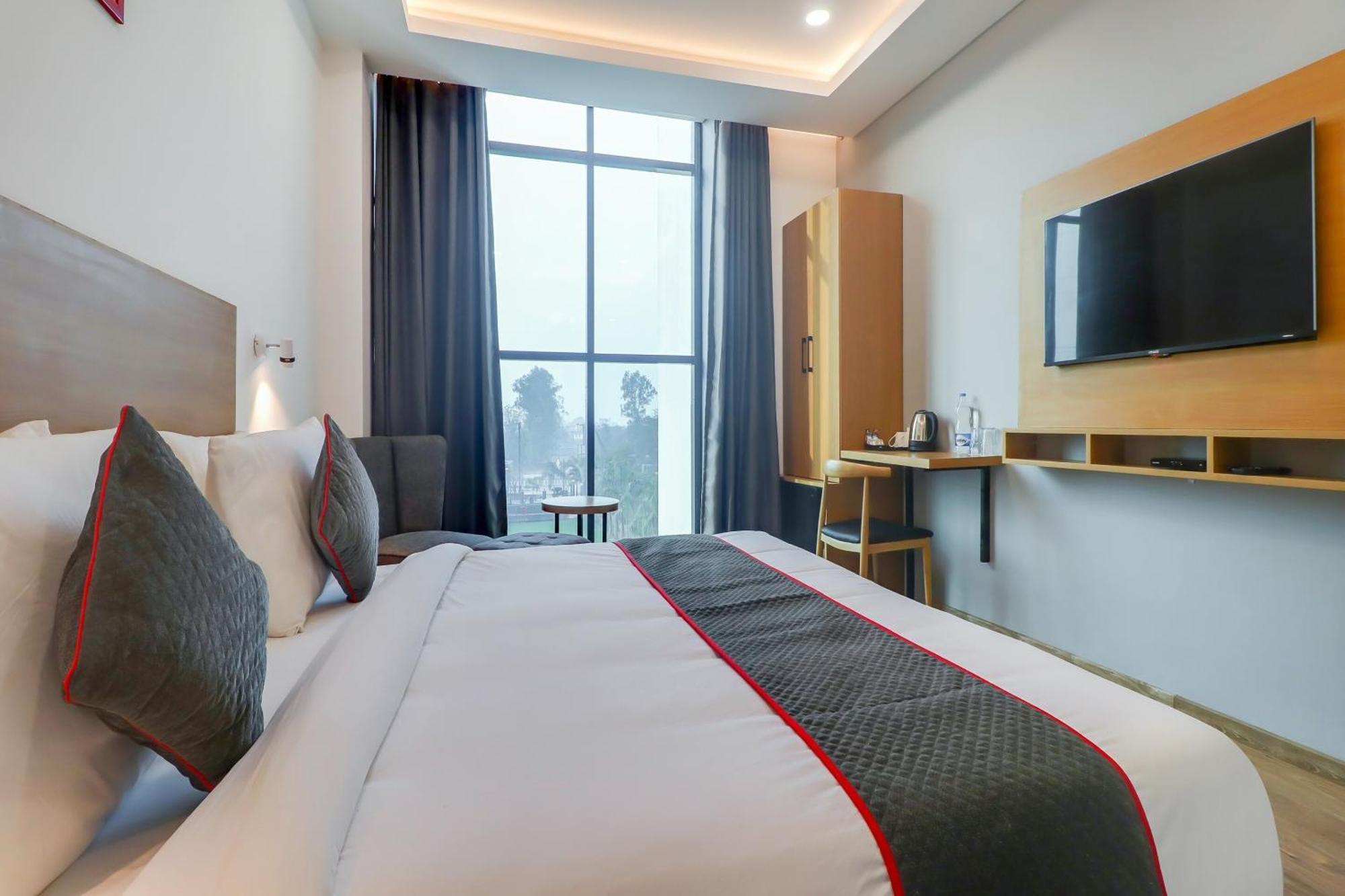 Super Townhouse Jashn Hotel Chinhat Ngoại thất bức ảnh