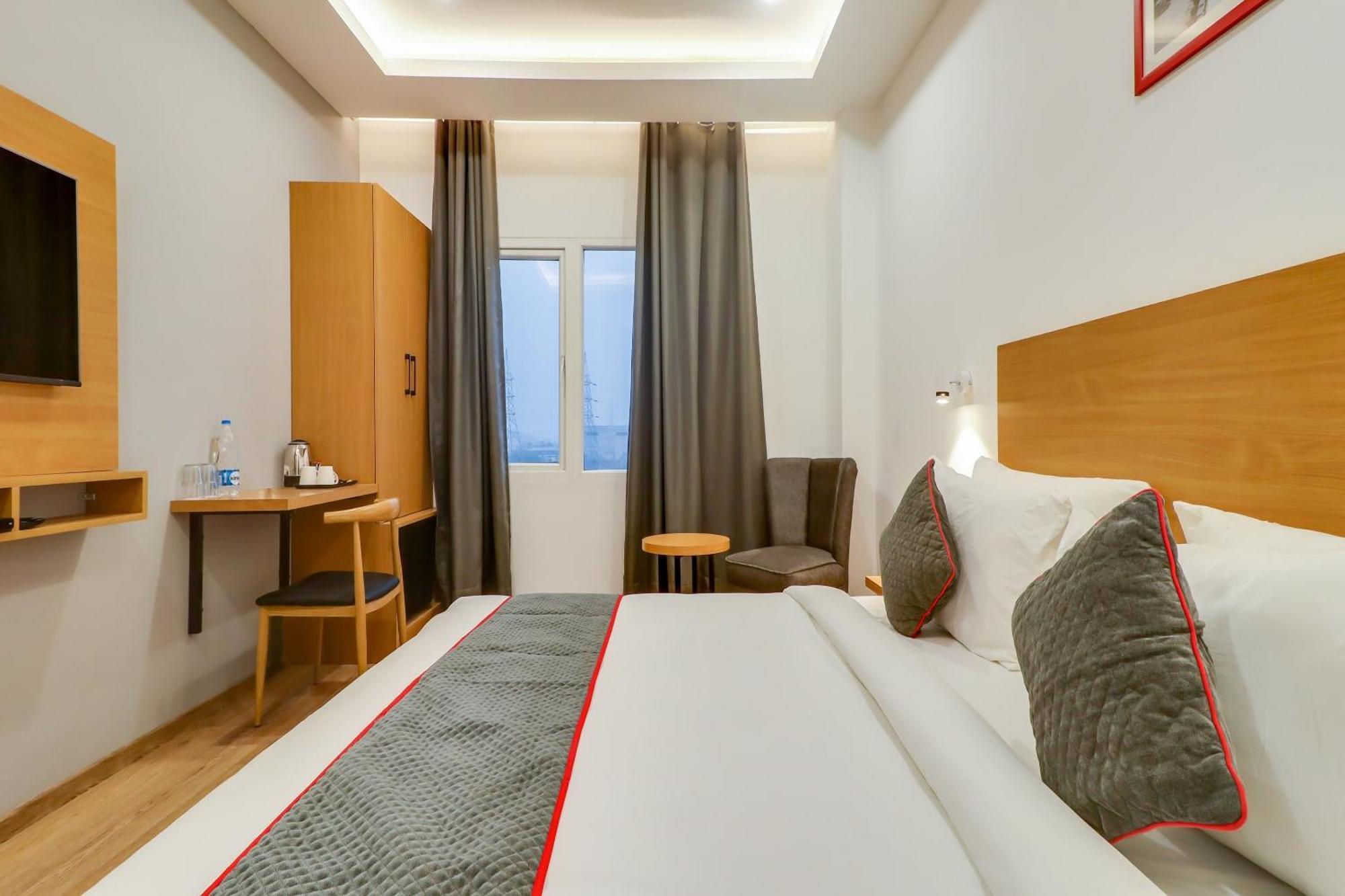 Super Townhouse Jashn Hotel Chinhat Ngoại thất bức ảnh