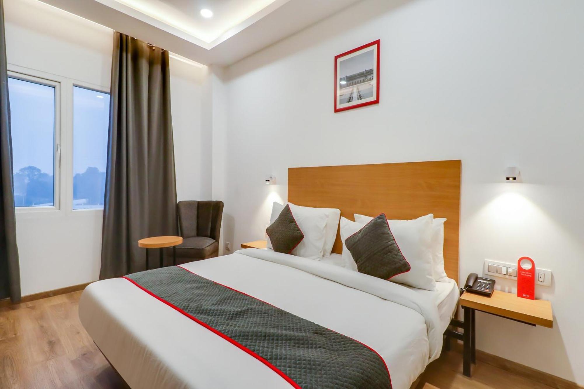 Super Townhouse Jashn Hotel Chinhat Ngoại thất bức ảnh
