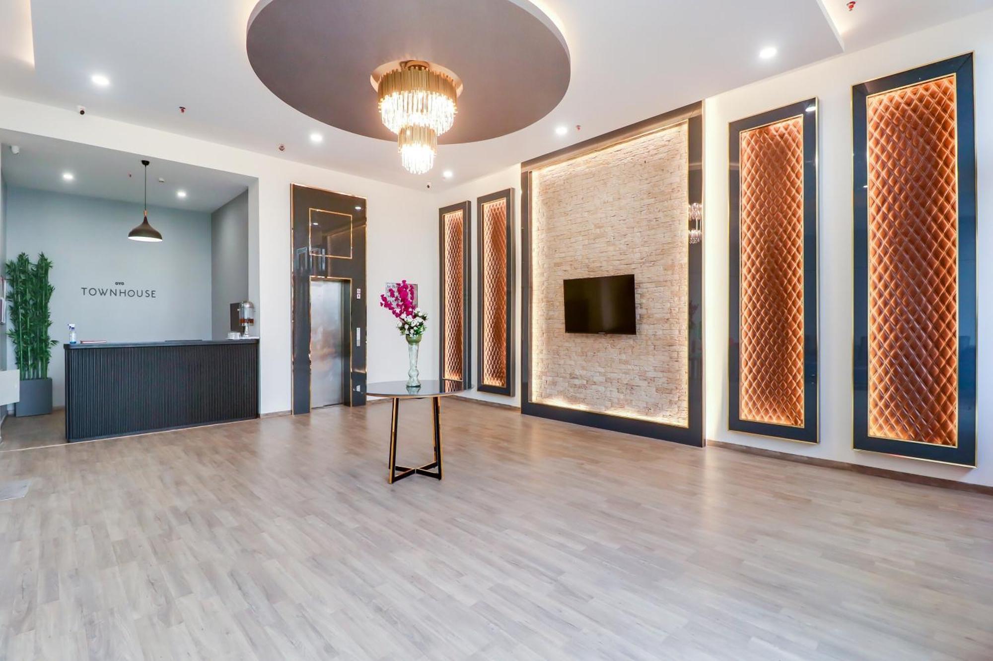 Super Townhouse Jashn Hotel Chinhat Ngoại thất bức ảnh