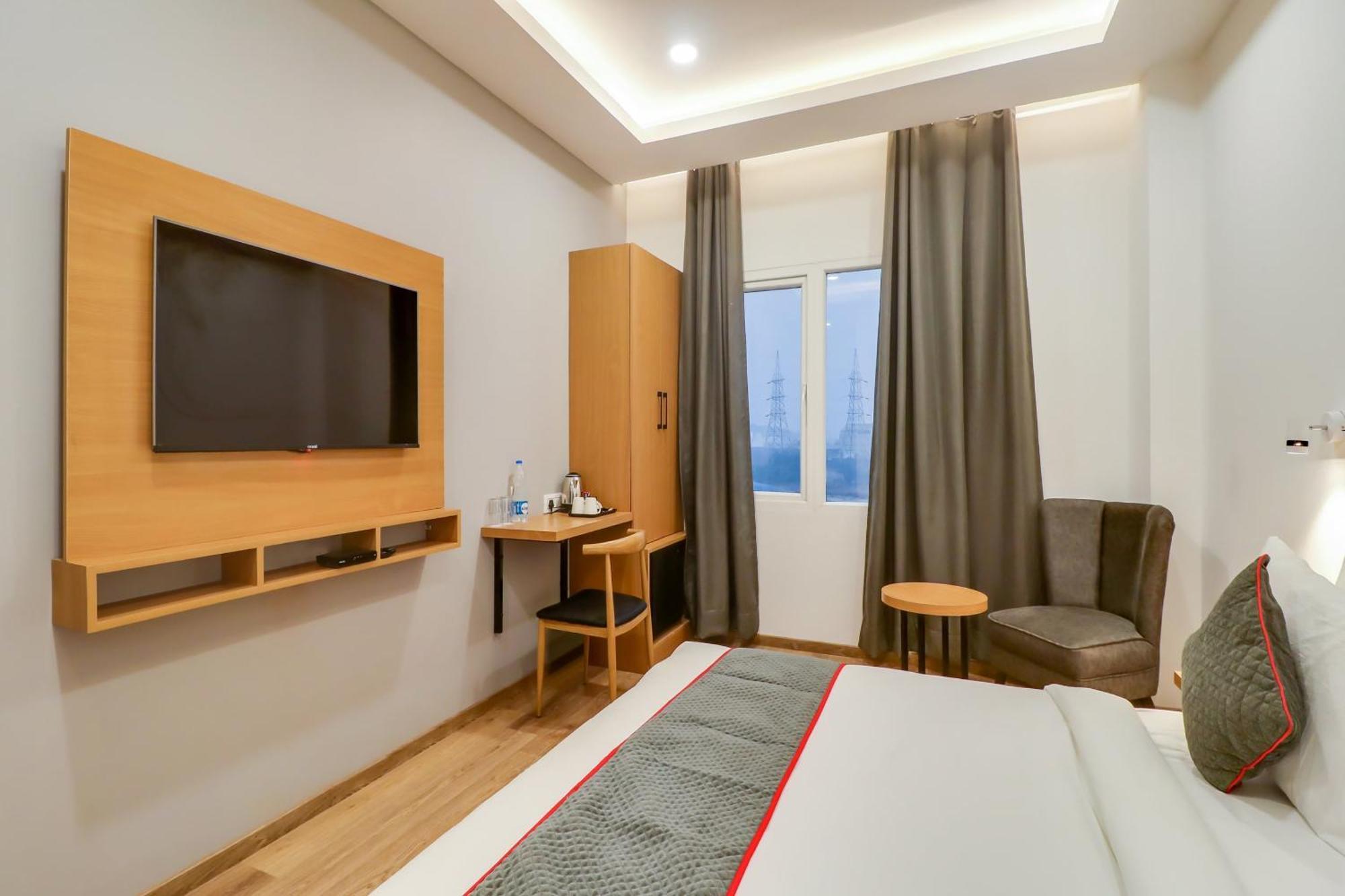 Super Townhouse Jashn Hotel Chinhat Ngoại thất bức ảnh