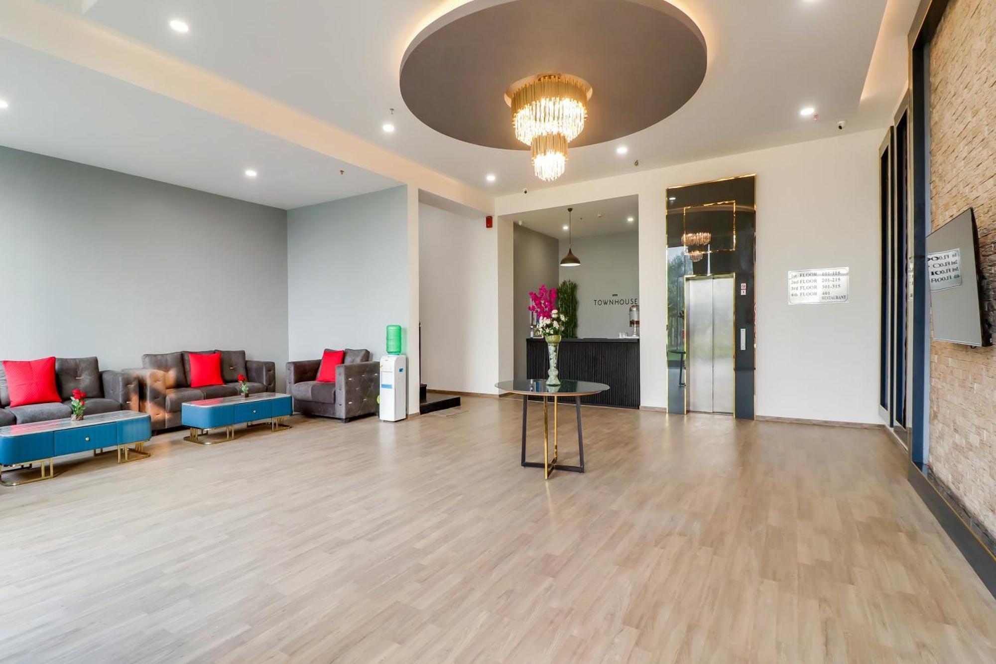 Super Townhouse Jashn Hotel Chinhat Ngoại thất bức ảnh