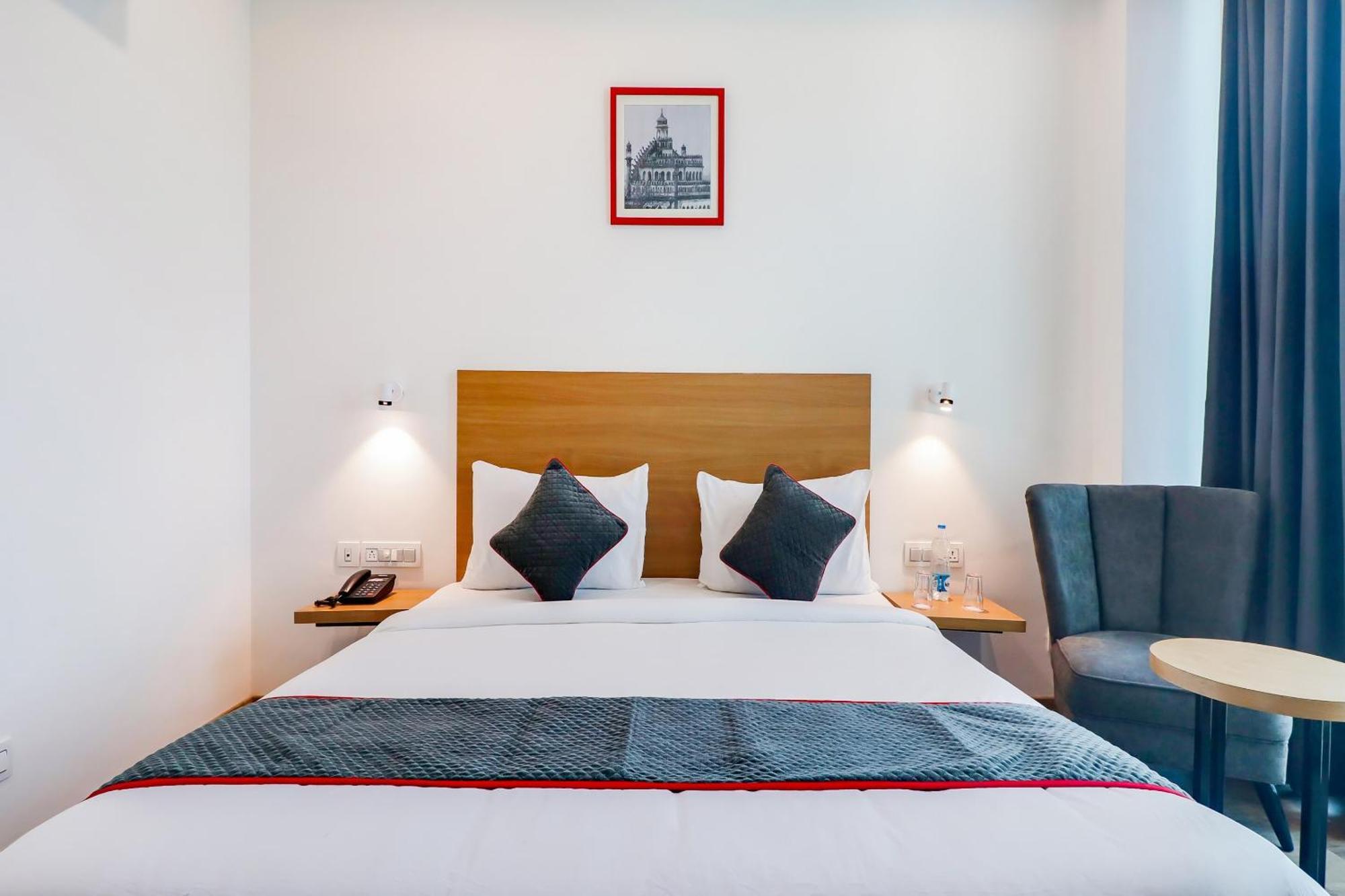 Super Townhouse Jashn Hotel Chinhat Ngoại thất bức ảnh